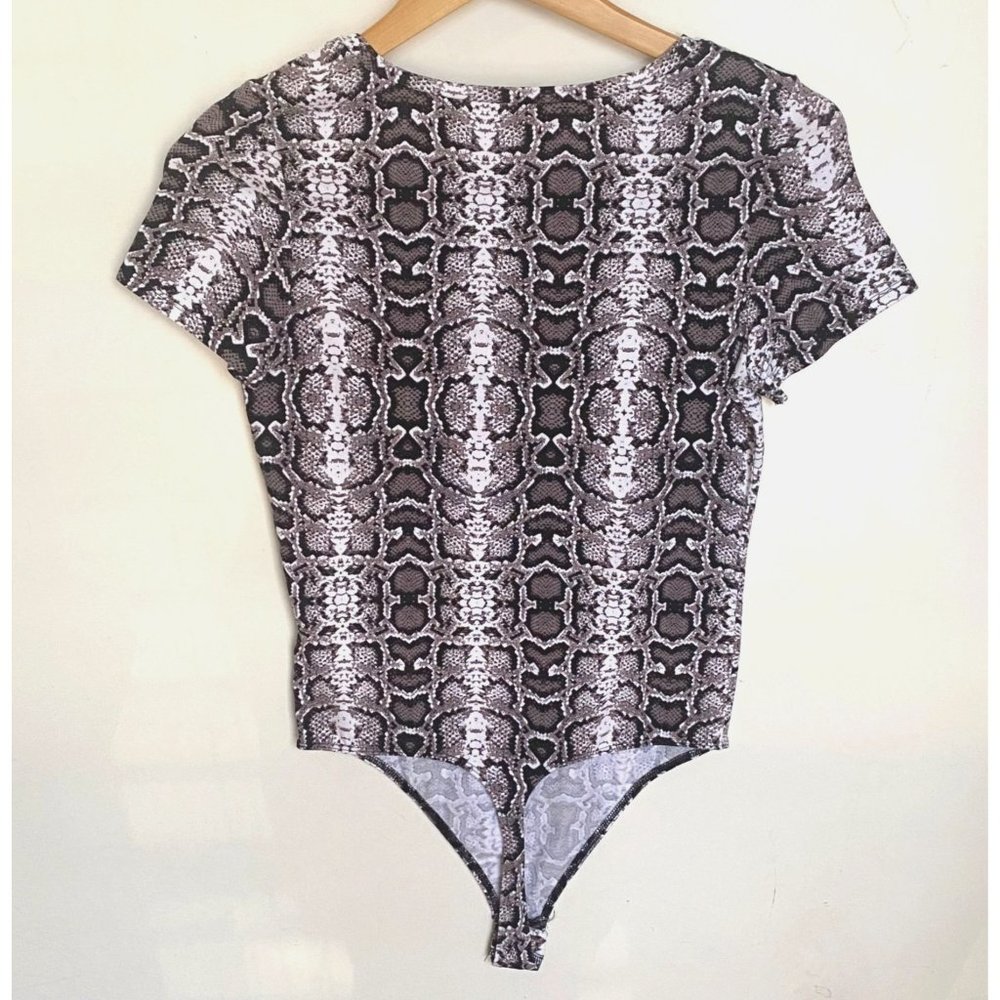 Express‎ bodysuit snake reptile print black white M thong short sleeve - Picture 3 of 5